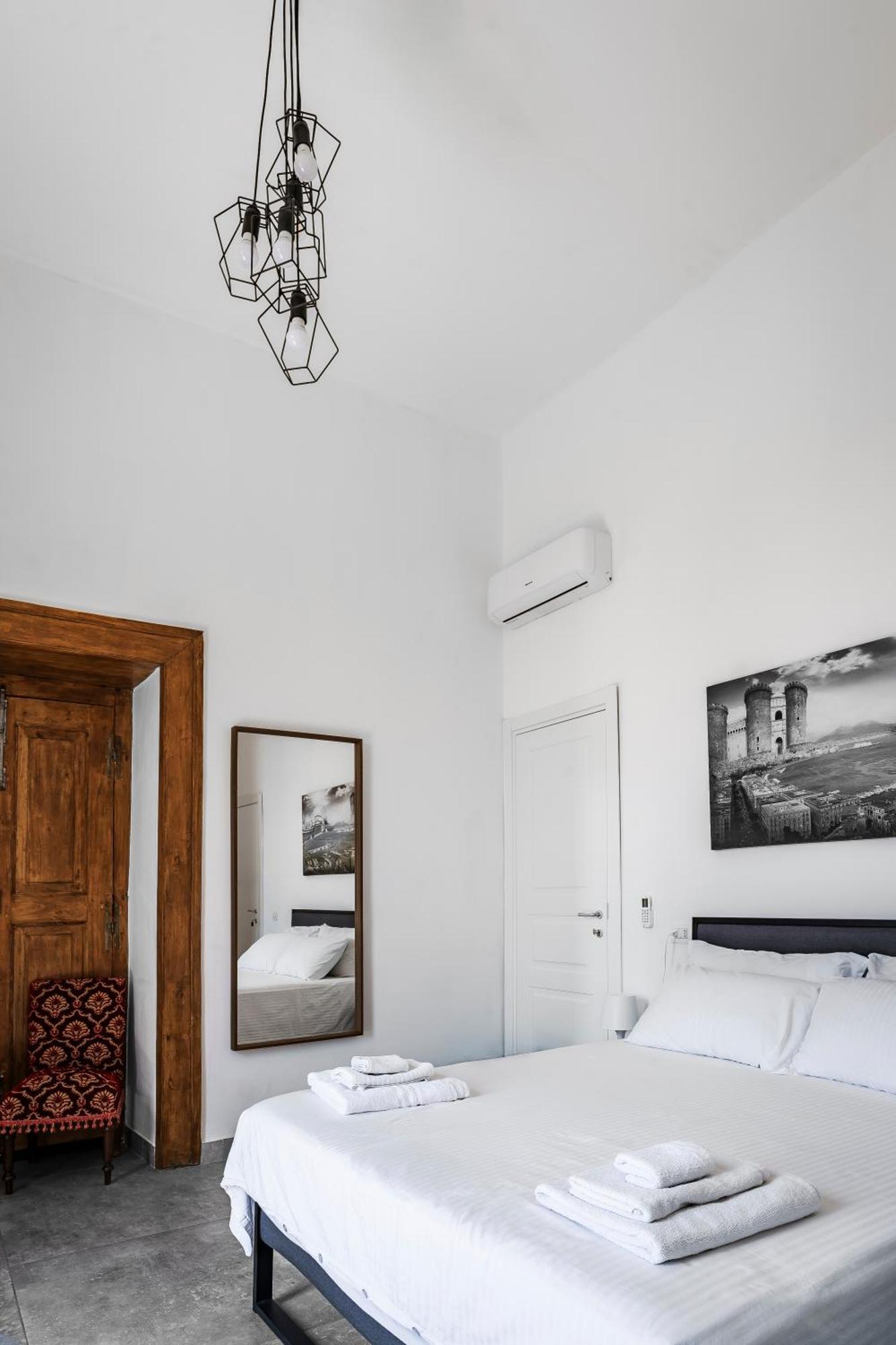 La Bella Vita Luxury Apartament And Travel Solution Neapel Exterior foto