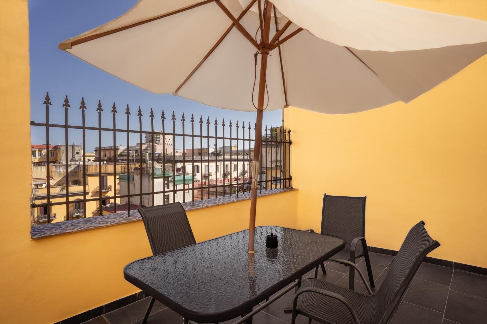 La Bella Vita Luxury Apartament And Travel Solution Neapel Exterior foto