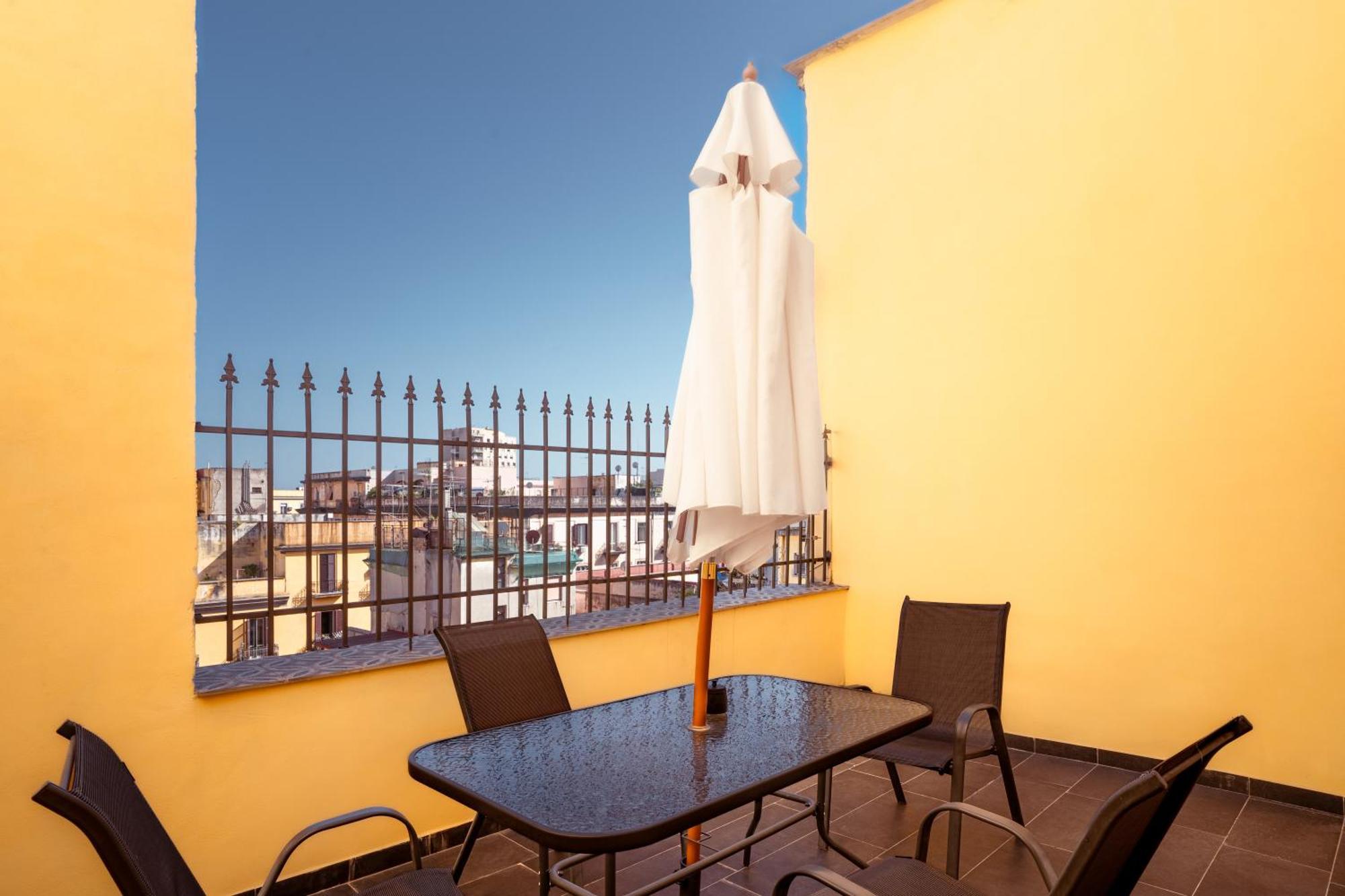 La Bella Vita Luxury Apartament And Travel Solution Neapel Exterior foto