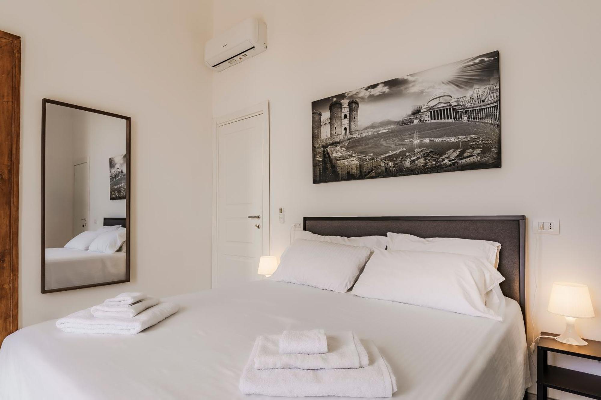 La Bella Vita Luxury Apartament And Travel Solution Neapel Exterior foto